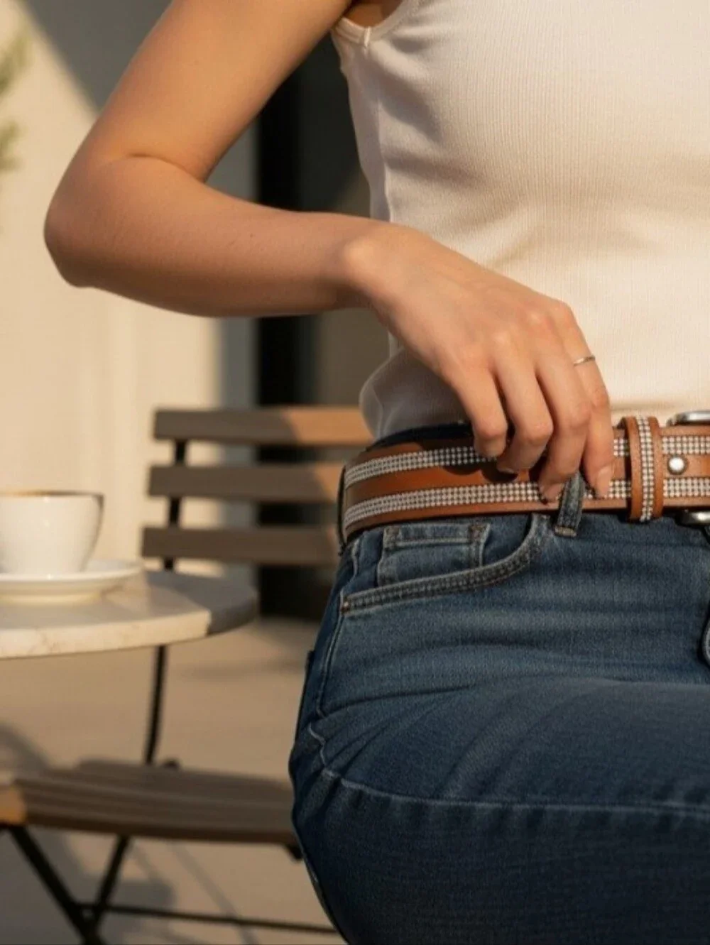 Womens Size XL Brown Leather Belt Parallel Rows Rhinestones Silver-toned Buckle.